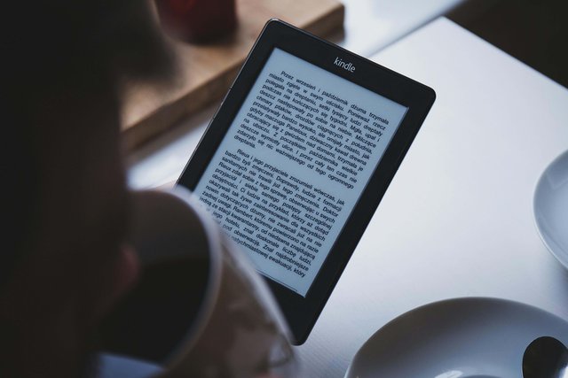 Jaki format e-booka obsługuje Kindle? Jaki format ebooka wybrać? EPUB i MOBI, PDF